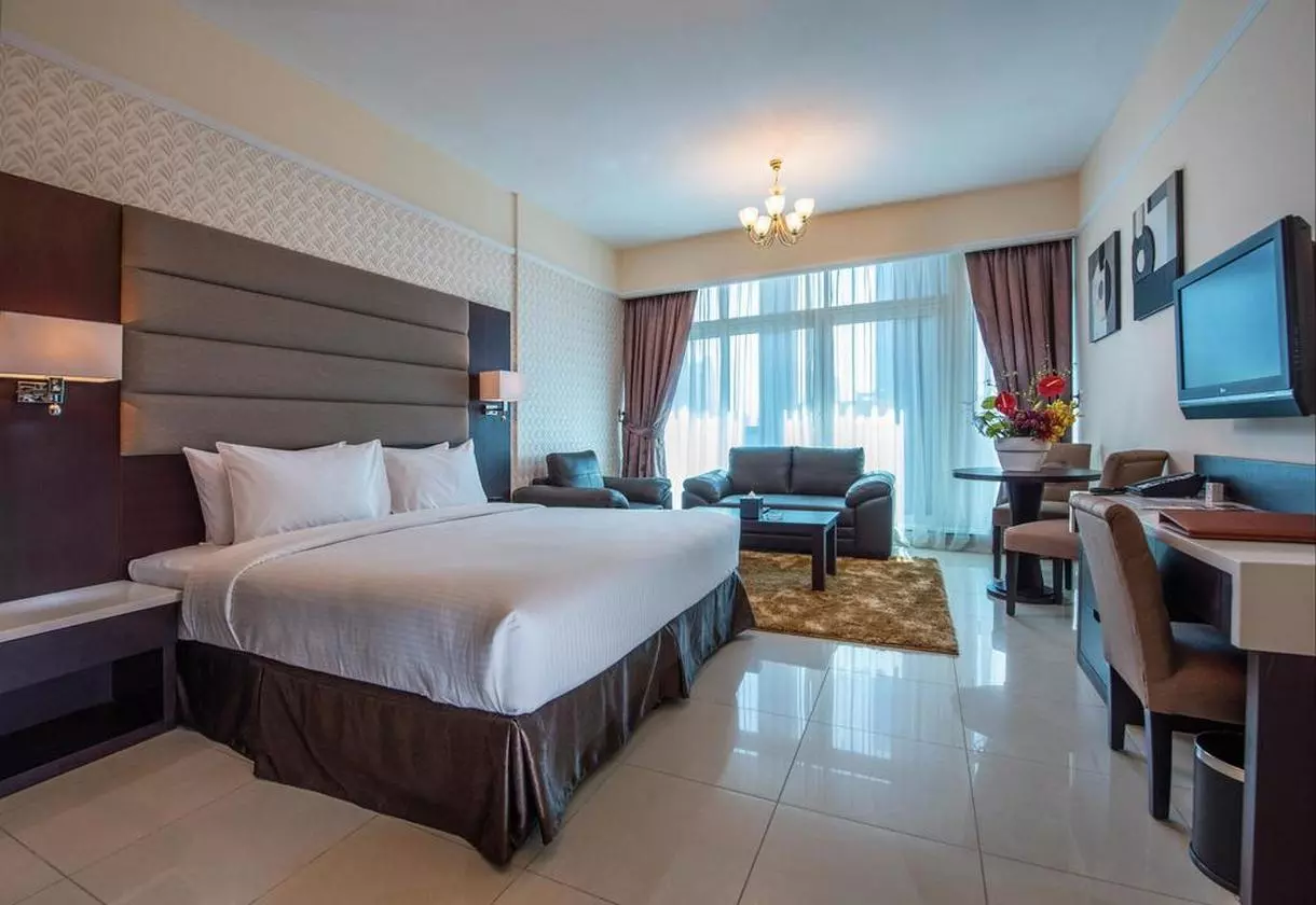 AP-SHABAVIZ (11).jpg